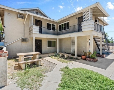 5351 Maitland Ave., Unit 3 Street - Photo Thumbnail 3