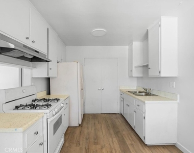 5351 Maitland Ave., Unit 3 Street - Photo Thumbnail 11