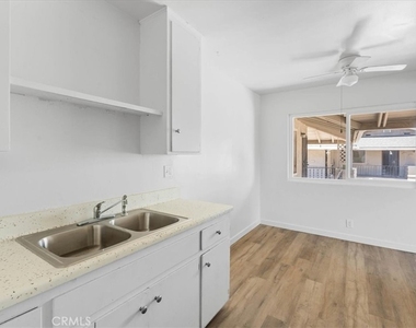 5351 Maitland Ave., Unit 3 Street - Photo Thumbnail 12