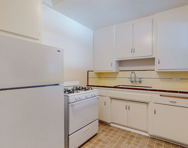 11284 Montana Avenue - Photo Thumbnail 4