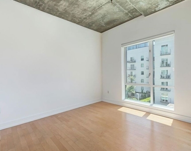 645 W 9th Street - Photo Thumbnail 15