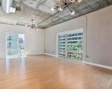 645 W 9th Street - Photo Thumbnail 3