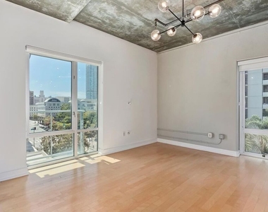 645 W 9th Street - Photo Thumbnail 5