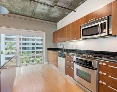 645 W 9th Street - Photo Thumbnail 12