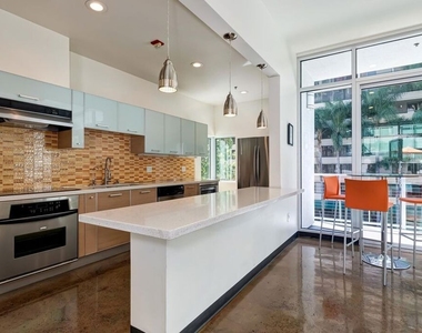 645 W 9th Street - Photo Thumbnail 33