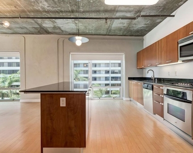 645 W 9th Street - Photo Thumbnail 11