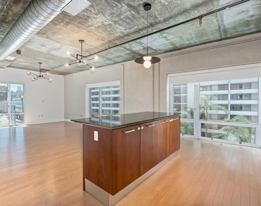 645 W 9th Street - Photo Thumbnail 13