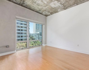 645 W 9th Street - Photo Thumbnail 20