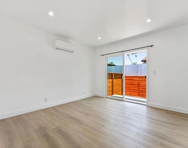19433 Valerio Street - Photo Thumbnail 15