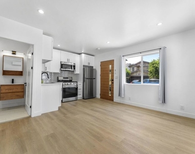 19433 Valerio Street - Photo Thumbnail 10