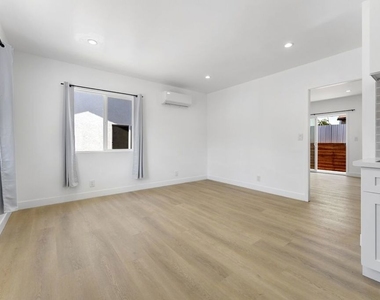 19433 Valerio Street - Photo Thumbnail 3