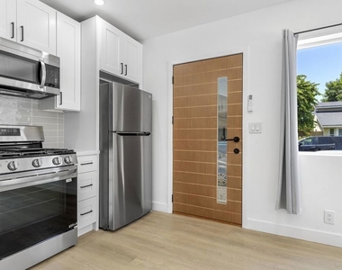 19433 Valerio Street - Photo Thumbnail 4