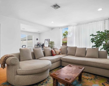 3801 Sutro Avenue - Photo Thumbnail 20
