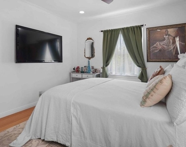 3801 Sutro Avenue - Photo Thumbnail 10