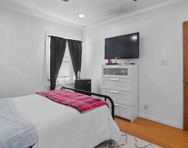 3801 Sutro Avenue - Photo Thumbnail 13