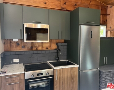 8347 Loyola Boulevard - Photo Thumbnail 5
