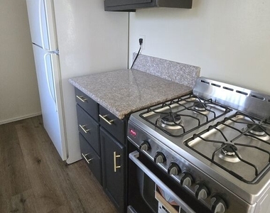 2219 Crenshaw Boulevard - Photo Thumbnail 3