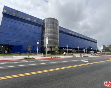 505 N San Vicente Boulevard - Photo Thumbnail 13
