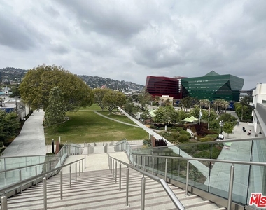 505 N San Vicente Boulevard - Photo Thumbnail 17