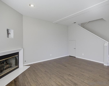 7130 Calabria Ct - Photo Thumbnail 28