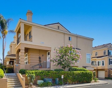 7130 Calabria Ct - Photo Thumbnail 3