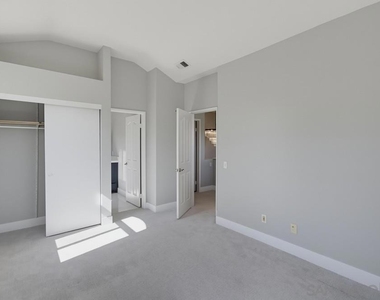 7130 Calabria Ct - Photo Thumbnail 54
