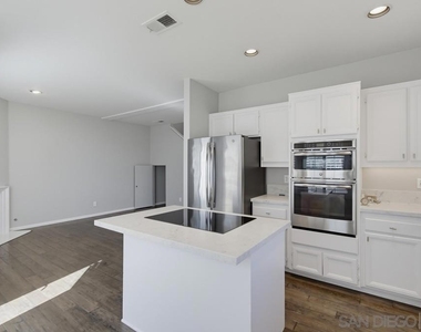 7130 Calabria Ct - Photo Thumbnail 21