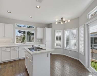 7130 Calabria Ct - Photo Thumbnail 20