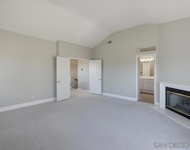 7130 Calabria Ct - Photo Thumbnail 45