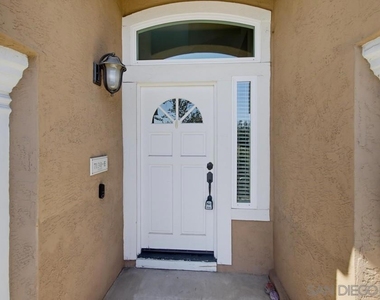 7130 Calabria Ct - Photo Thumbnail 8
