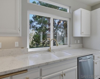 7130 Calabria Ct - Photo Thumbnail 23