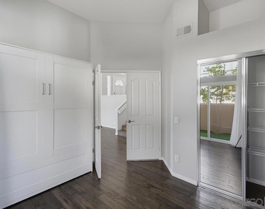 7130 Calabria Ct - Photo Thumbnail 33