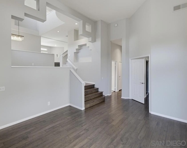7130 Calabria Ct - Photo Thumbnail 16