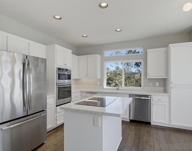 7130 Calabria Ct - Photo Thumbnail 19
