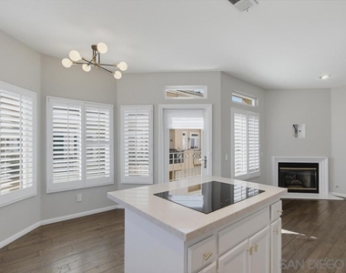 7130 Calabria Ct - Photo Thumbnail 22