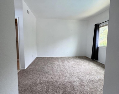 2735 Waterbury Way - Photo Thumbnail 36
