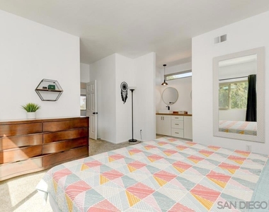 2735 Waterbury Way - Photo Thumbnail 18