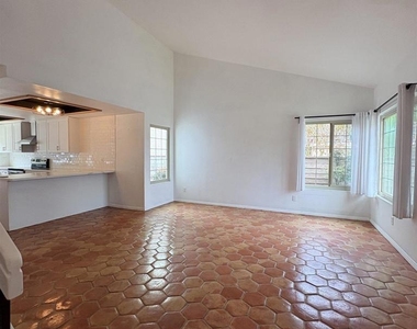 2735 Waterbury Way - Photo Thumbnail 4