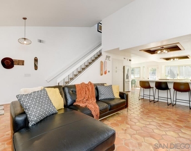2735 Waterbury Way - Photo Thumbnail 6
