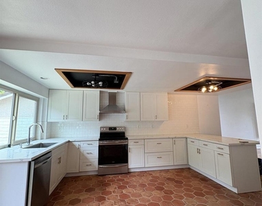 2735 Waterbury Way - Photo Thumbnail 9