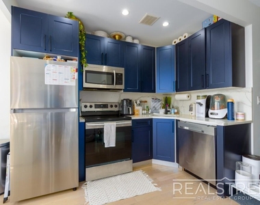 645 Knickerbocker Ave - Photo Thumbnail 2