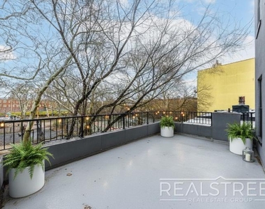 645 Knickerbocker Ave - Photo Thumbnail 11
