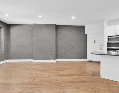 East 95th Street - Photo Thumbnail 2