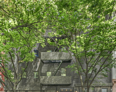 East 95th Street - Photo Thumbnail 8
