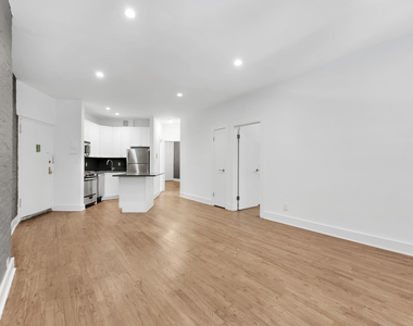 East 95th Street - Photo Thumbnail 1