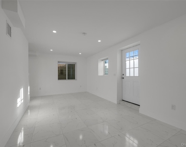 1 Manhasset Avenue - Photo Thumbnail 24