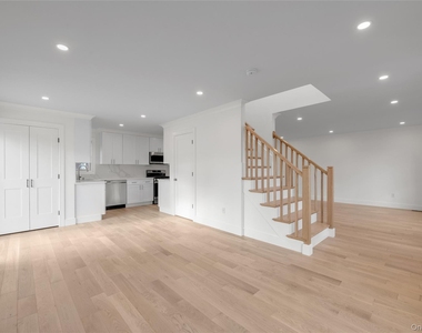 1 Manhasset Avenue - Photo Thumbnail 15
