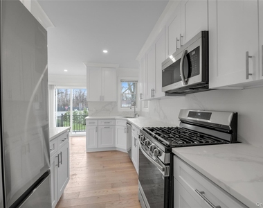 1 Manhasset Avenue - Photo Thumbnail 14
