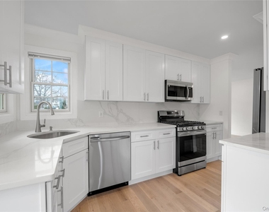 1 Manhasset Avenue - Photo Thumbnail 13