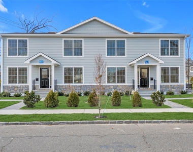 1 Manhasset Avenue - Photo Thumbnail 3